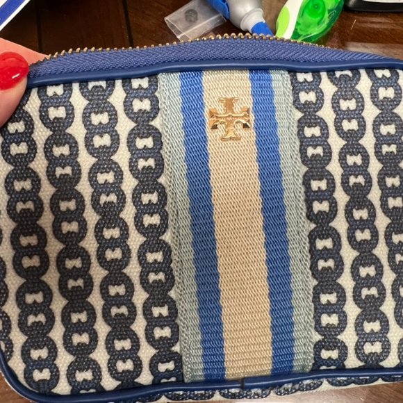 Tory Burch | Gemini Link Wristlet - Picture 5 of 5